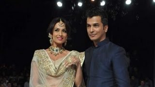 Malaika Aroras Y Ramp Walk