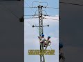 送電線保守作業員が電源を切らずに活線作業を行う方法：活線保守作業の舞台裏　特殊工具と技術