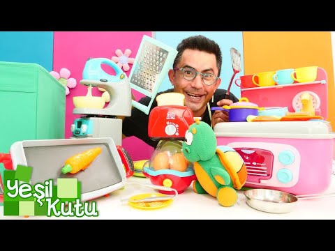 Yeşil Kutu - Yeni bölüm!  Nail baba mutfak eşyaları yerleştiriyor. Play Doh mutfak seti