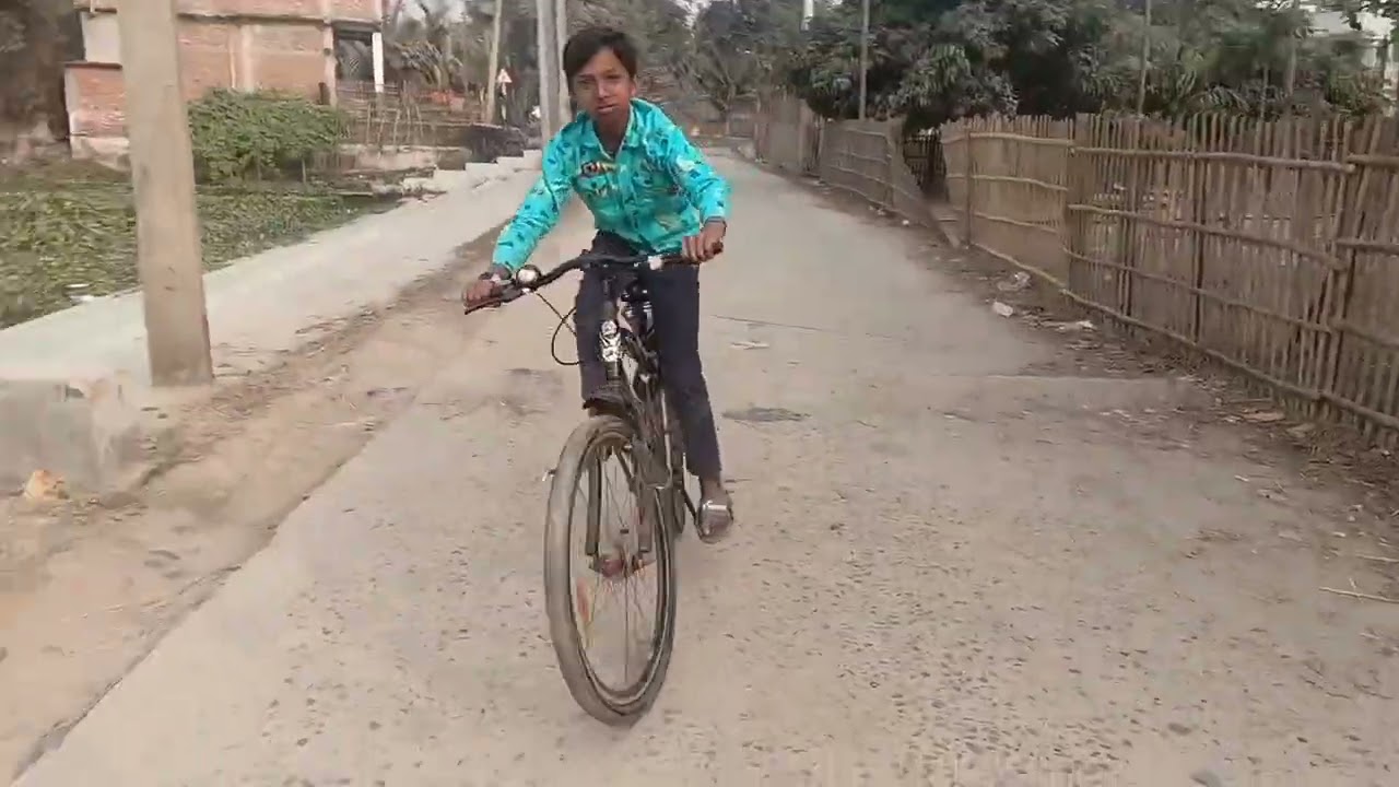 Desi Boy, Professional Vibes: Cycle Stunt Video 