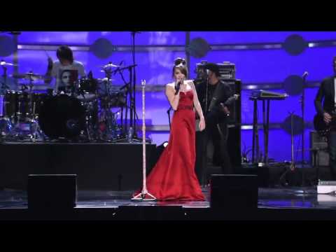 Miley Cyrus Live @ Kids Inaugural For Obama - The Climb [MwapiTV]