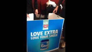 How to erect a pop-up promo table
