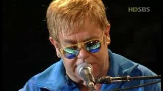 Download lagu Elton John - Can you feel the love tonight (Live In Seoul 2004 HD)