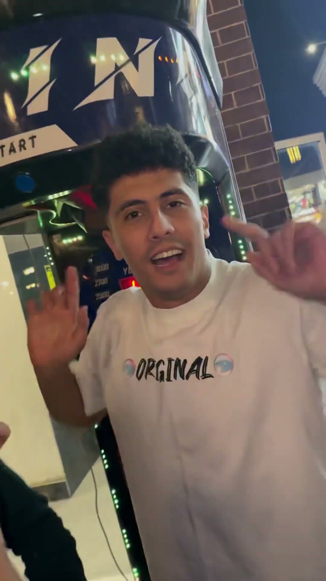 اللي هيخسر هيعزمنا ??