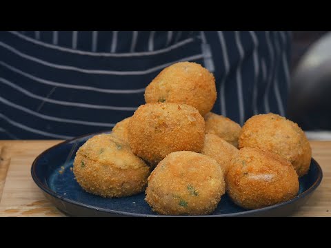 Wideo: Jak Gotować Delikatnego Kurczaka Z Serem W Cieście Ziemniaczanym