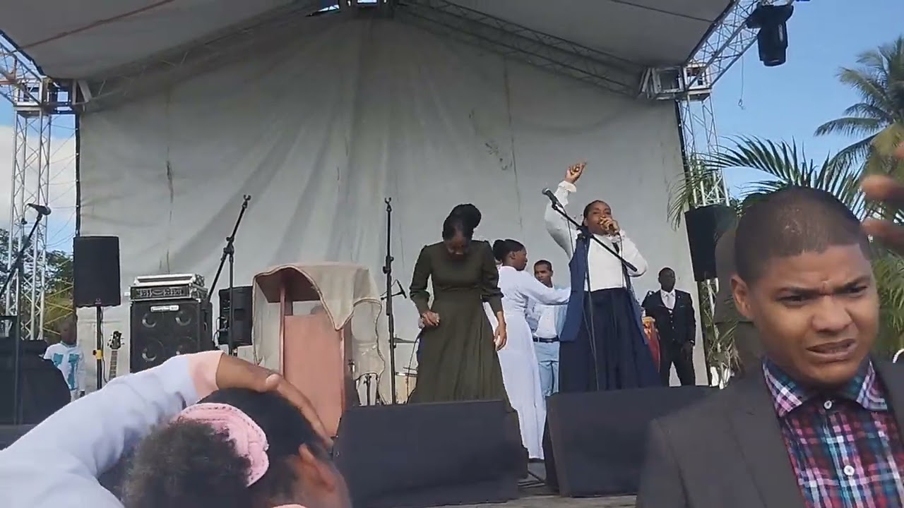 Ana Julia Ramírez Canta Coros de 🚒 💨💥en la Batalla Final 2014 🔥 padre pero que presencia #coros