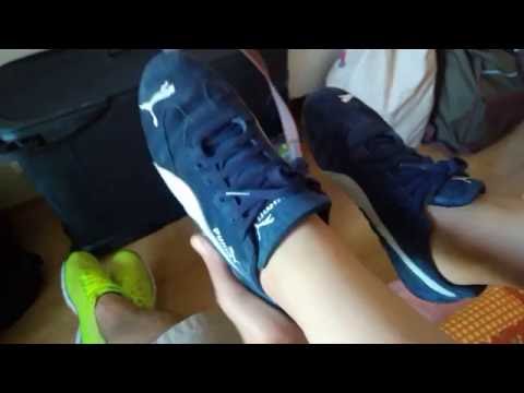 Taking off her sockless Pumas