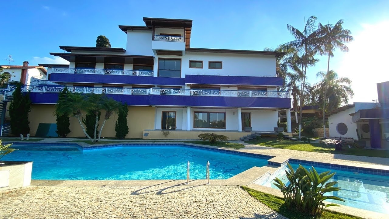 Casa de Luxo espetacular localizada em Arujá no condomínio Arujazinho 4.