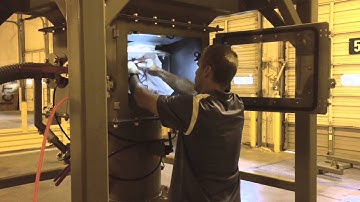 Bulk Bag Discharger with Dust Tight Technology