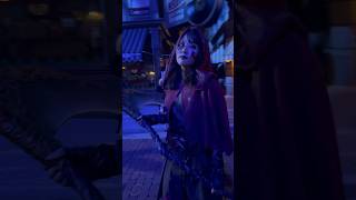 【USJ ホラーナイト】鎌を持った女性赤フードゾンビさんに襲われる【ユニバ】