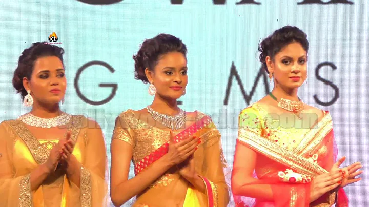 Vidya Balan & Sarah Jane Dias On Ramp At GJF Fashion Nite 2016
