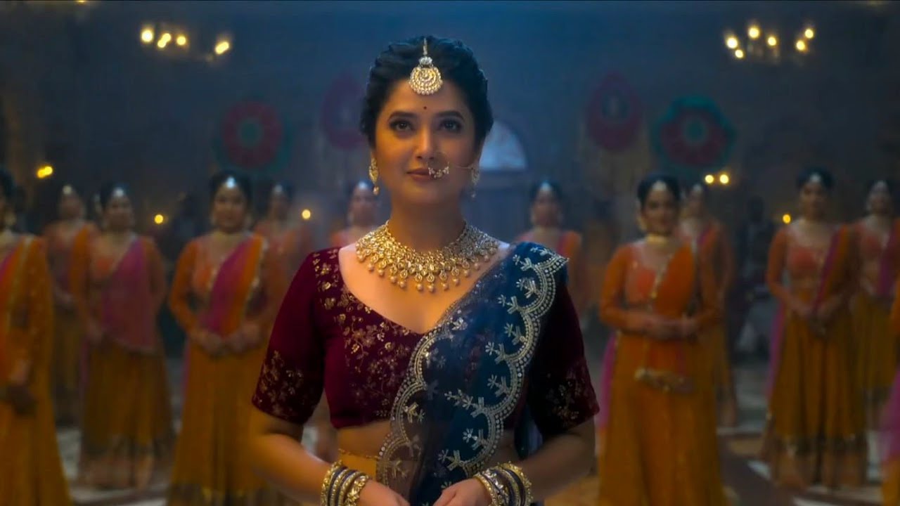 نشأت فقيرة فقررت تتعلم الرقص عشان توصل للملك وتبقى خـ. ـادمته ، ولما شافها حياتها اتقلبت 180 درجة