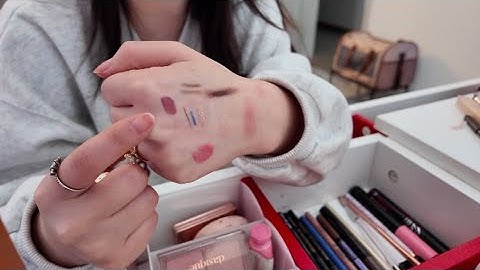 ASMR Relaxing Makeup Vanity Declutter Part 2 (soft spoken + whispers)💄