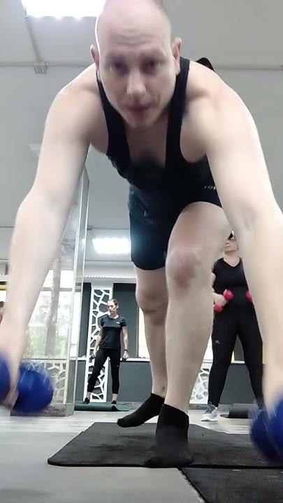 Выпады в сторону. Боковой выпад. Приседания с гантелями. #fitness # ...