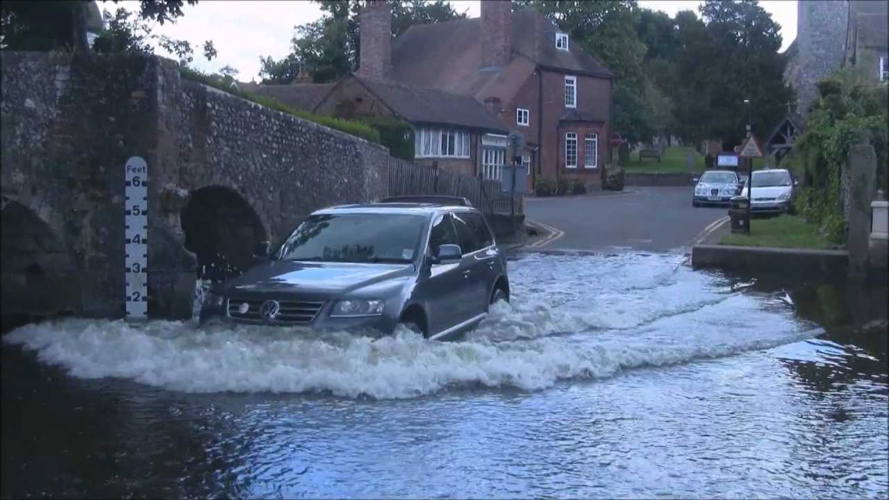 Eynsford Ford, VW Touareg Crosses River Darenth.