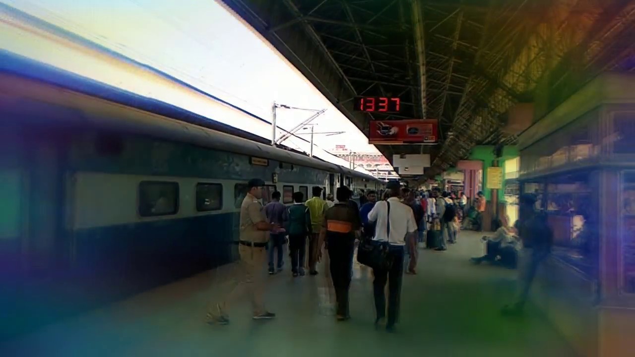 Gitanjali express at Kolkata and Kharagpur - YouTube
