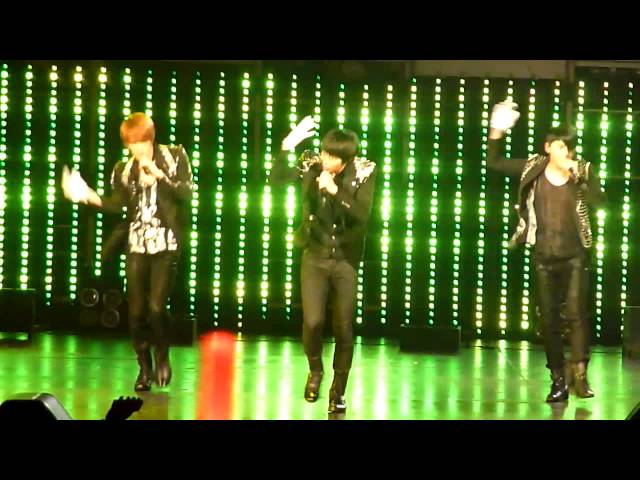 Fancam JYJ in LA  sings Be the One class=