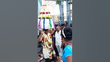காவடி சிந்து மேளத்திற்க்கு கும்பம் ஆடுதல்