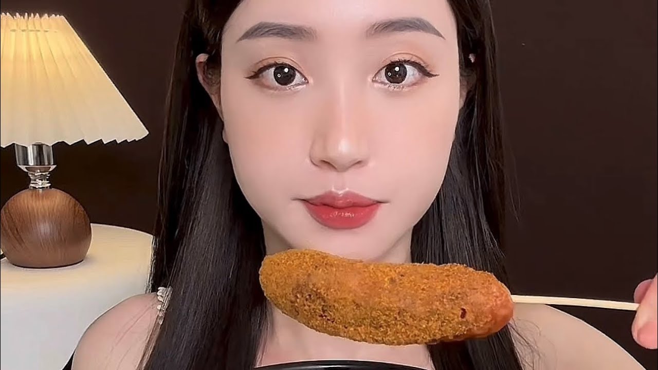 Mukbang lạp xưởng nướng đá siêu ngon, cay tê