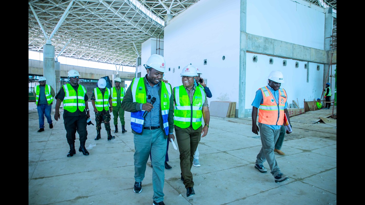 Ziara ya DC Shekimweri katika Kiwanja cha Ndege cha Kimataifa  Msalato