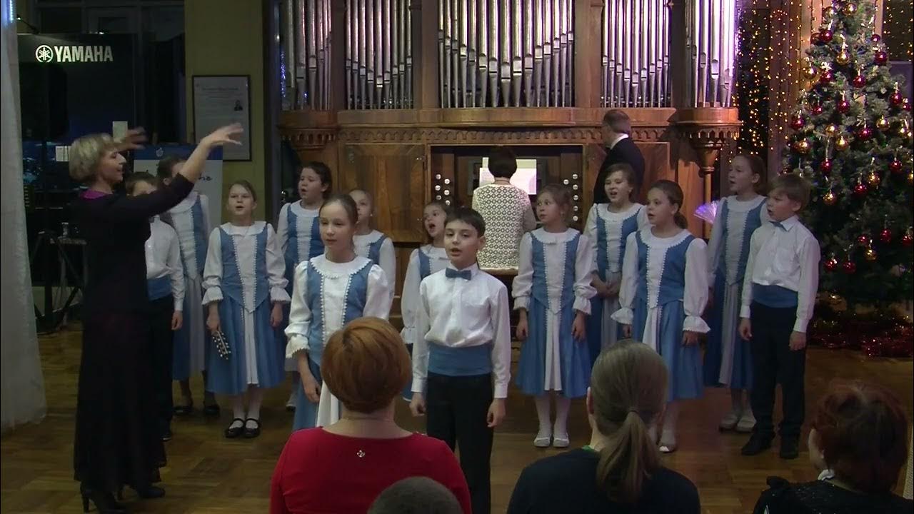 Костюмы для хора детского. Хор в детском саду. Рождественское пение. Рождественские песни детские хор. Рождественский хор рисунок.