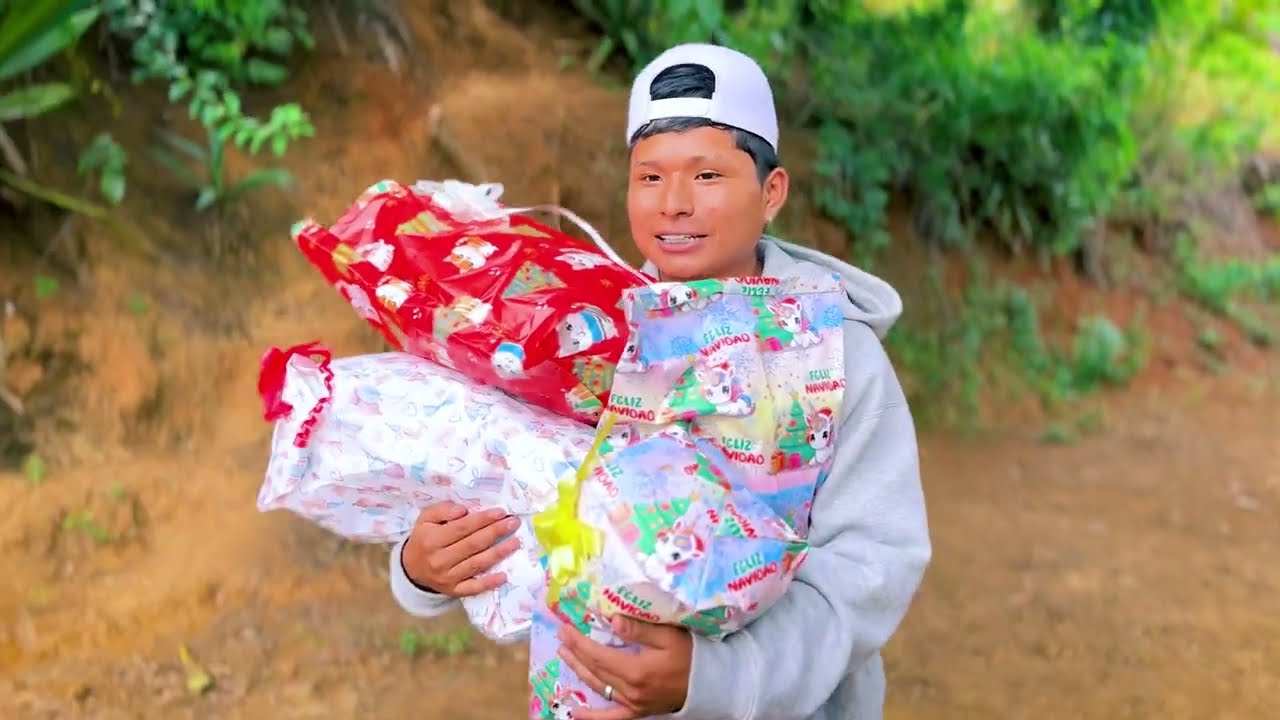 Les lleve regalos por Navidad a  toda mi familia que estan en la finca