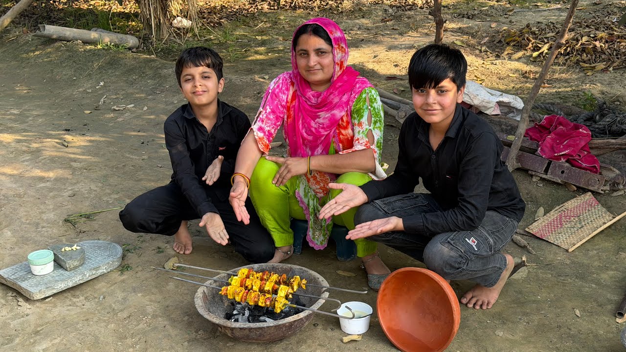 बच्चों के पापा ने बनाया खेत में पनीर टिक्का । धनिया पोदीना की मस्त चटनी village life 