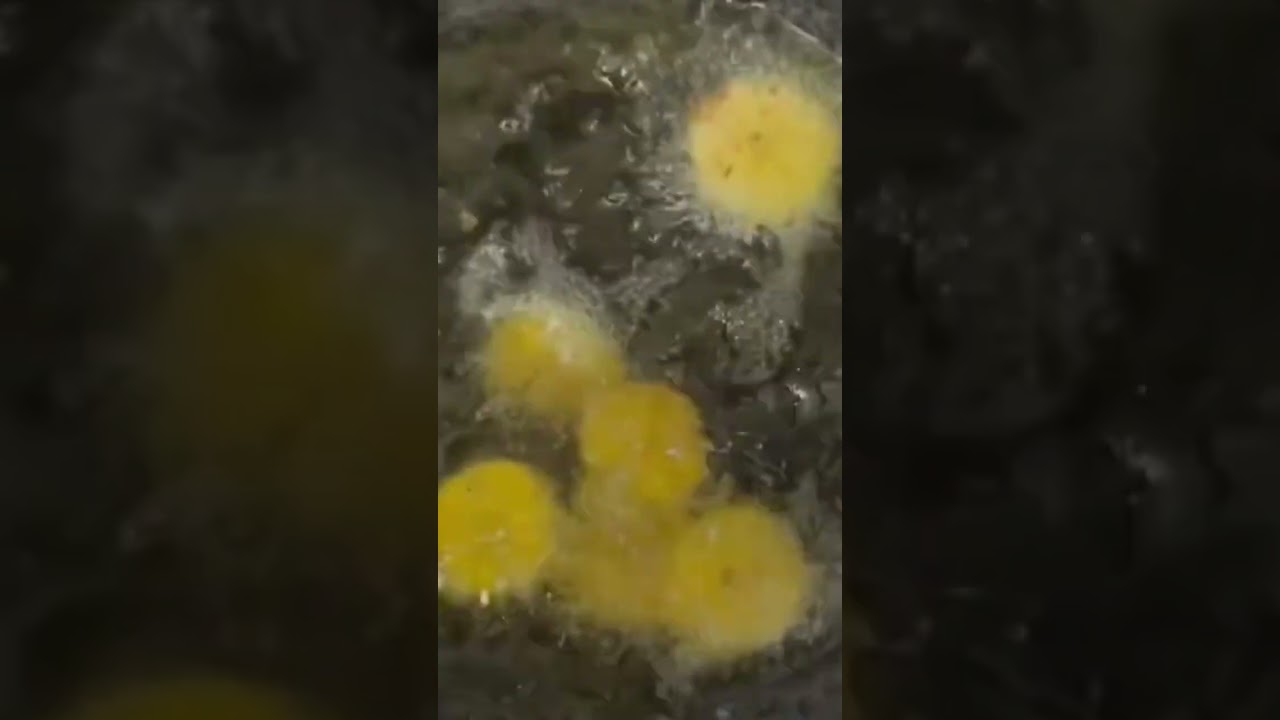 Kerala Style Crispy Banana Chips or Kaya varuthath   