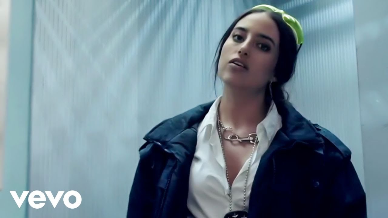 Nicole Favre - Rubia O Morena (Video Oficial)