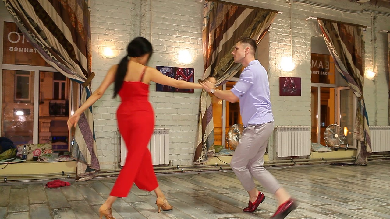 Бачата от Александра и Кристины. Презентация пары в школе танцев Move, Нижний Новгород