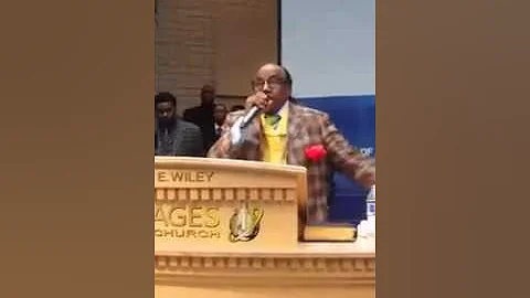 Dr. Leroy Elliott Changes Suits While Preaching