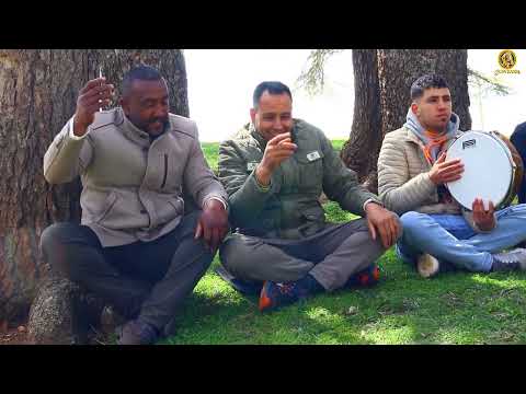 كلمات الفنان محمد أيت الطالب رفقة المجموعة