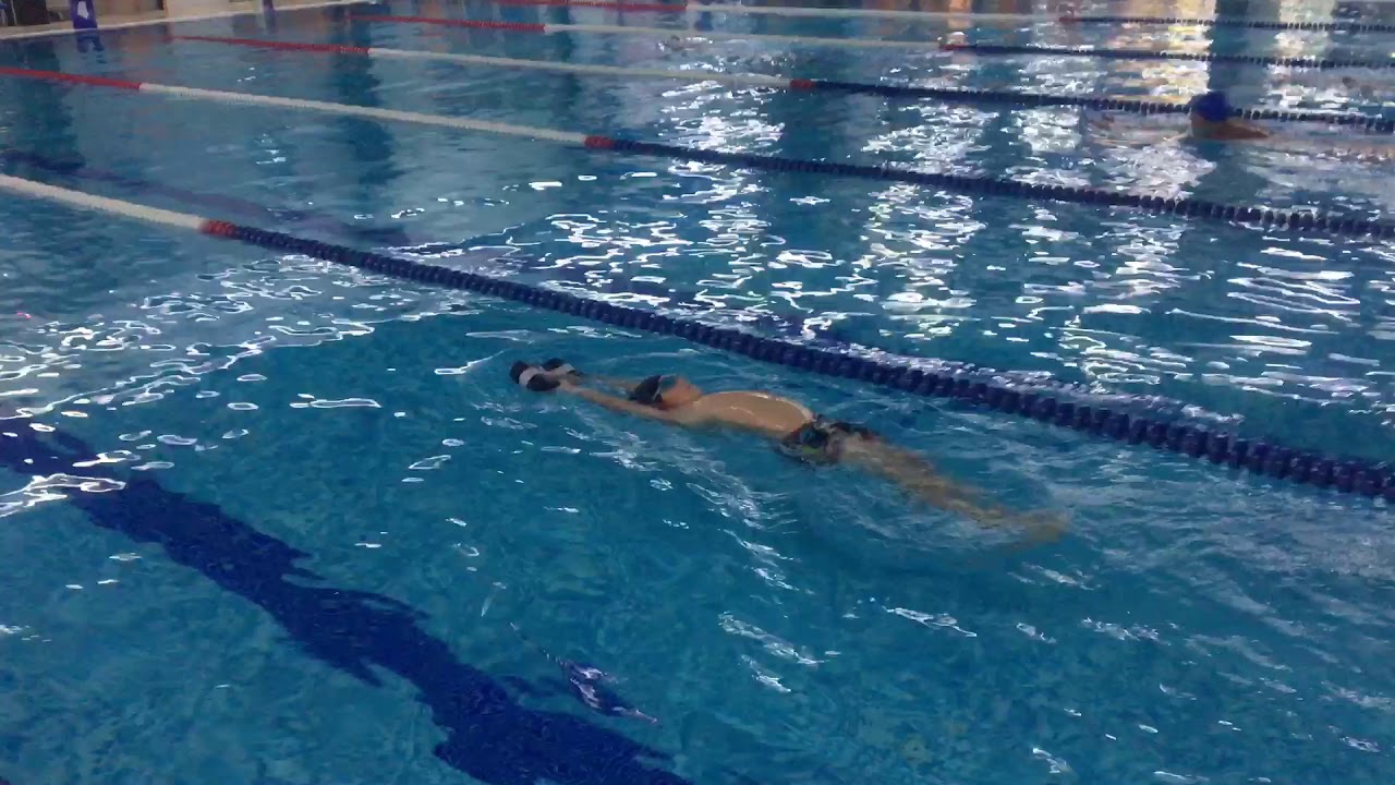 Тренировка бассейн Даниил. Ноги брасс на спине. - YouTube