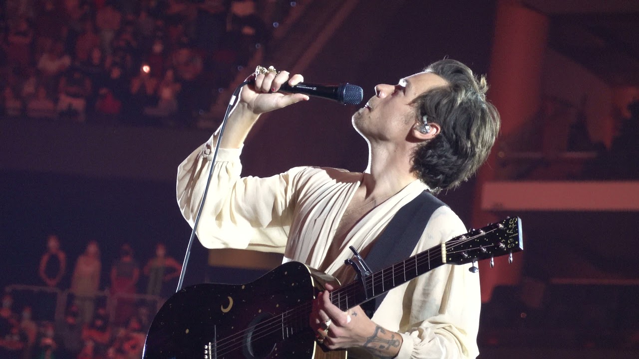 Harry Styles - Thank you's and spotting a baby (Glendale 13 November 2021)