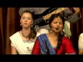 Capture de la vidéo Vrajavadhus Kirtan Team Performing At Iskcon Vrindavan 40Th Anniversary | Chanting Of Mahamantra