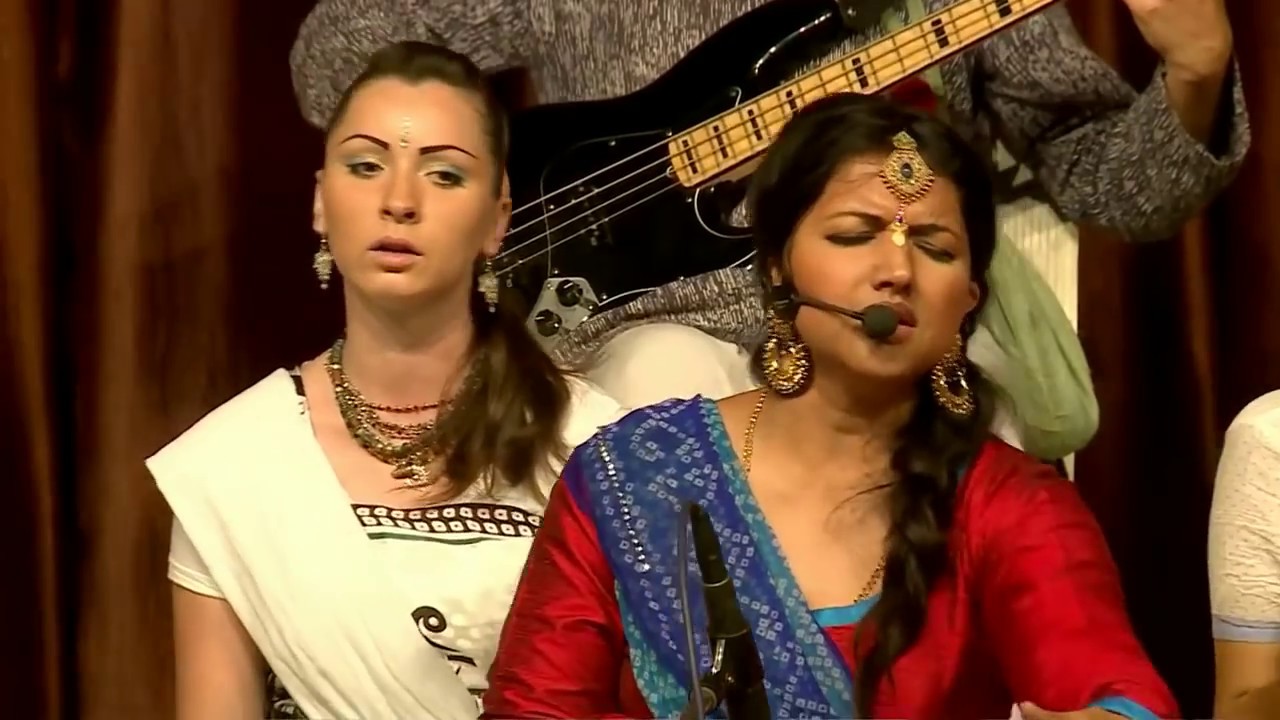Vrajavadhus Kirtan Team Performing at ISKCON Vrindavan 40th Anniversary | Chanting of Mahamantra