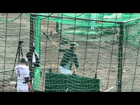 [プロ野球]ライオンズB班高知キャンプ フリーバッティングをする中村剛也選手、栗山巧選手　2026年2月14日