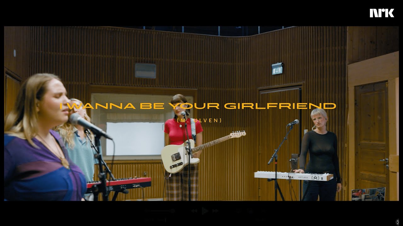 Girl Group - i wanna be your girlfriend (girl in red Cover - NRK-scenen)