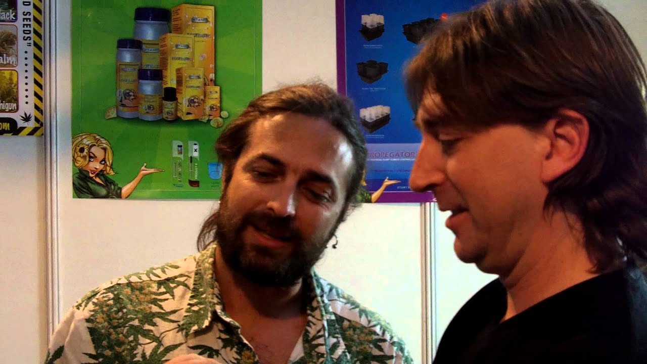 Dr.Cogollo Expogrow 2012 . Estamos arriba, estamos en el aire.