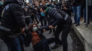 La police turque arrête 159 personnes après des manifestations étudiantes à Istanbul