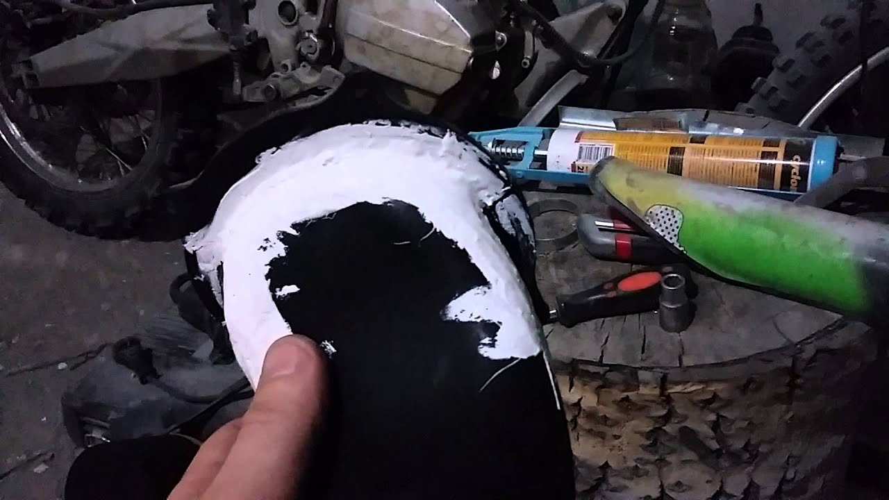 Чем заклеить резиновый патрубок