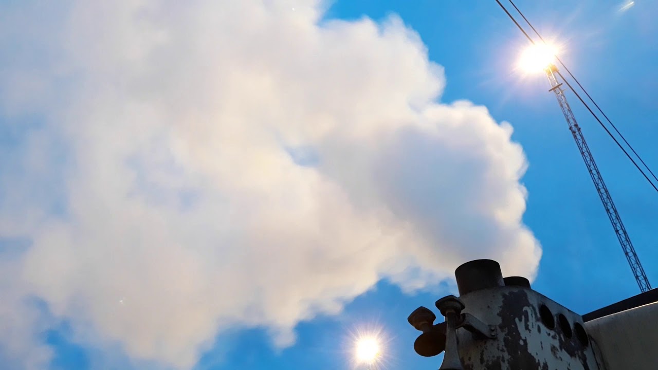 Diesel locomotive Dv12 smoking after cold start.