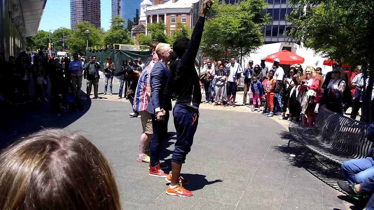 Street Performers in NYC! YouTube