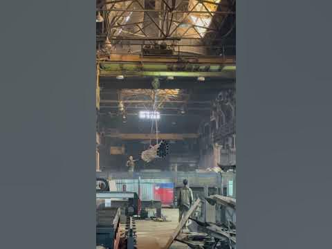 Работа крана #1м #4к #металл #steel #завод - YouTube