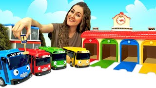 Autobuses infantiles en la Guardería Infantil. Tayo, el pequeño autobús. Vídeos de juguetes.