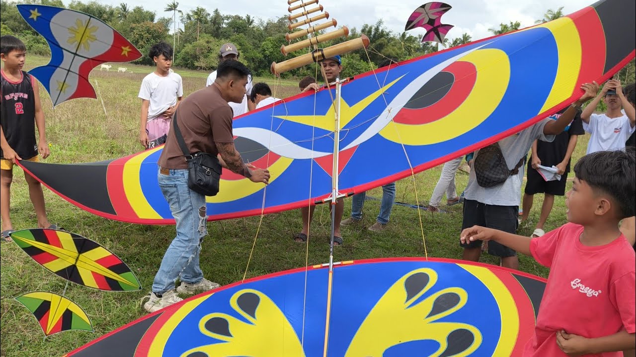 MALALAKING SARANGGOLA TUMATANGAY NG BATA MUNTIK NA SI TOTOY / KITE MAKER PHILIPPINES.