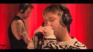 Nothing But Thieves - Welcome to the DCC @ Stephan’s Pianobar | Qmusic NL Resimi