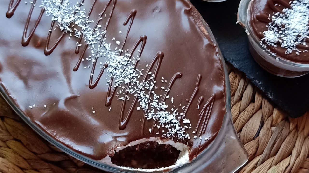 لعشاق الوصفات السهلة والسريعة كيكة الباونتي مشربة وخفيفة ريشة