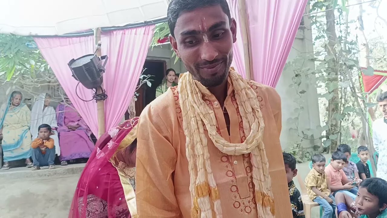 গ্রামে অসাধারণ বিয়ে না দেখলে মিস করবেন 