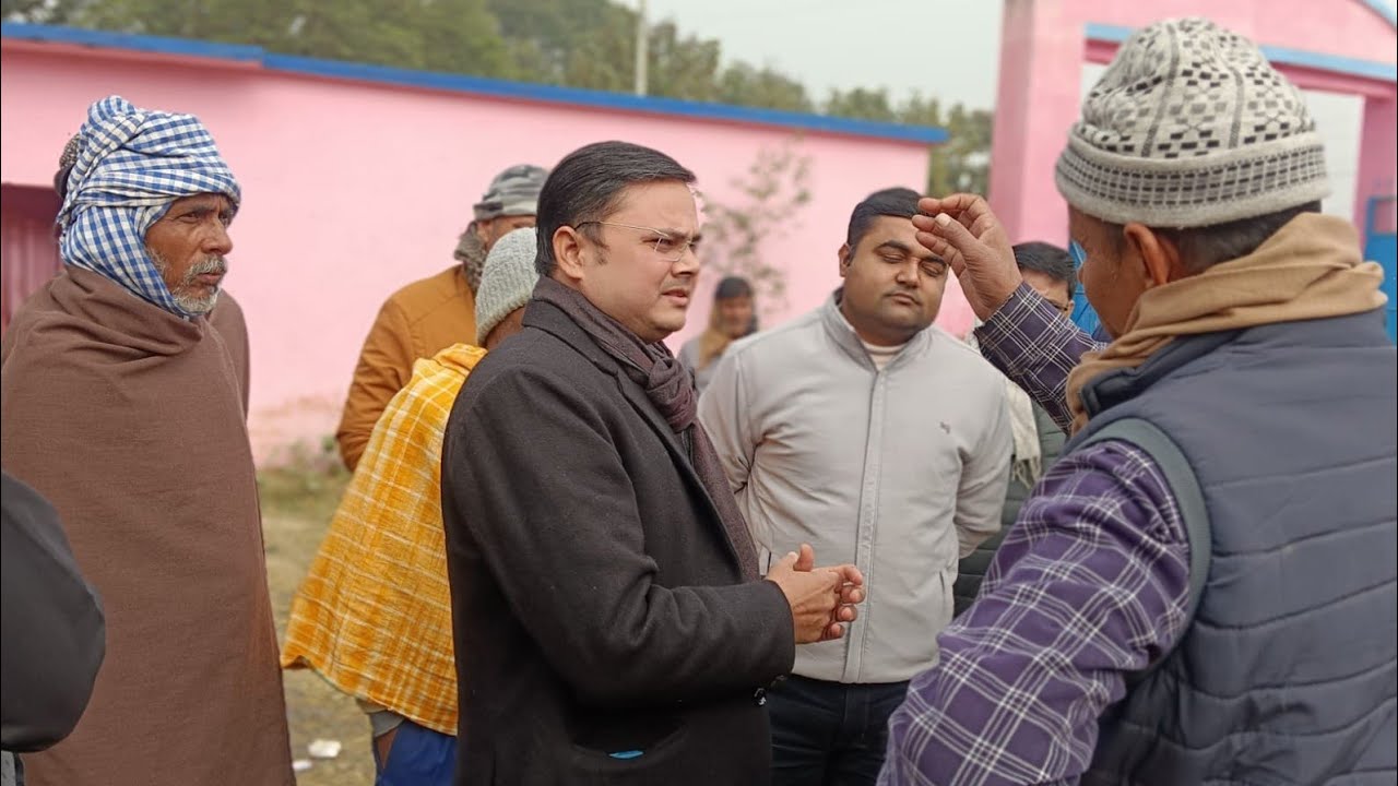 नवादा में जमीन संबंधी रिकॉर्ड की त्रुटियों दूर करने का अंचल अधिकारी और कर्मचारी को निर्देश देते हुए 